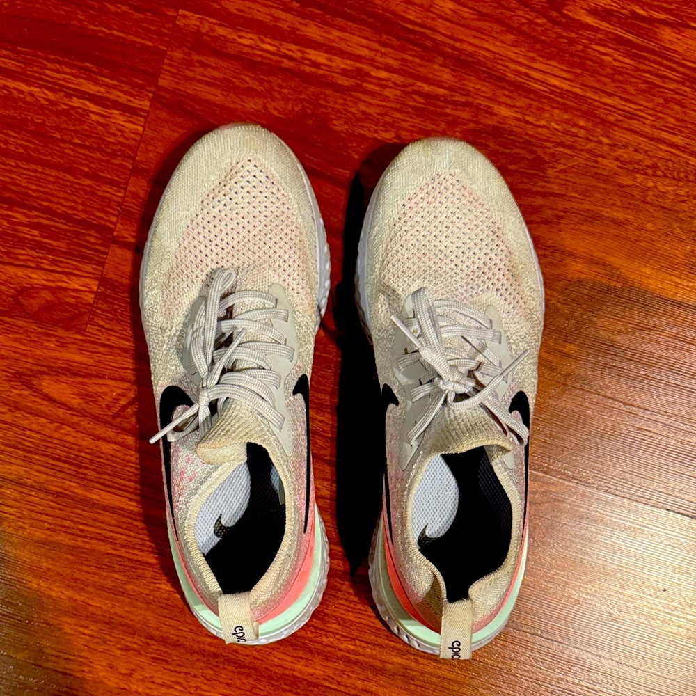 Nike Epic React Flyknit MENS size 8.